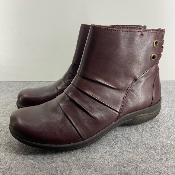 Clarks Artisan Christine Tilt Burgundy Leather Zip Ankle Booties Womens Size 8M - Picture 1 of 12